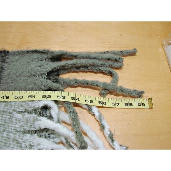 Womens Soft Chunky Warm Scarf Wrap Knit Fringe Black White Gray Plaid Lg 59x17" - Picture 8 of 12